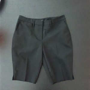 Like New White House Black Market 10.5 Inseam Bermuda Shorts Size 2 Jet Black